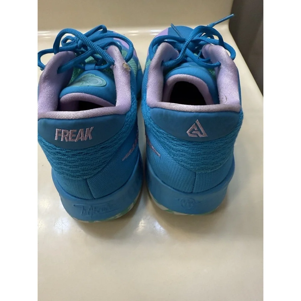 Nike zoom freak